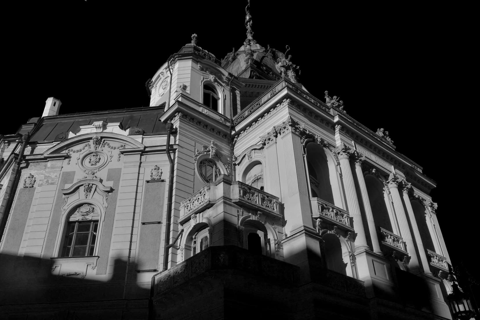 Singing Fountain & State Theatre